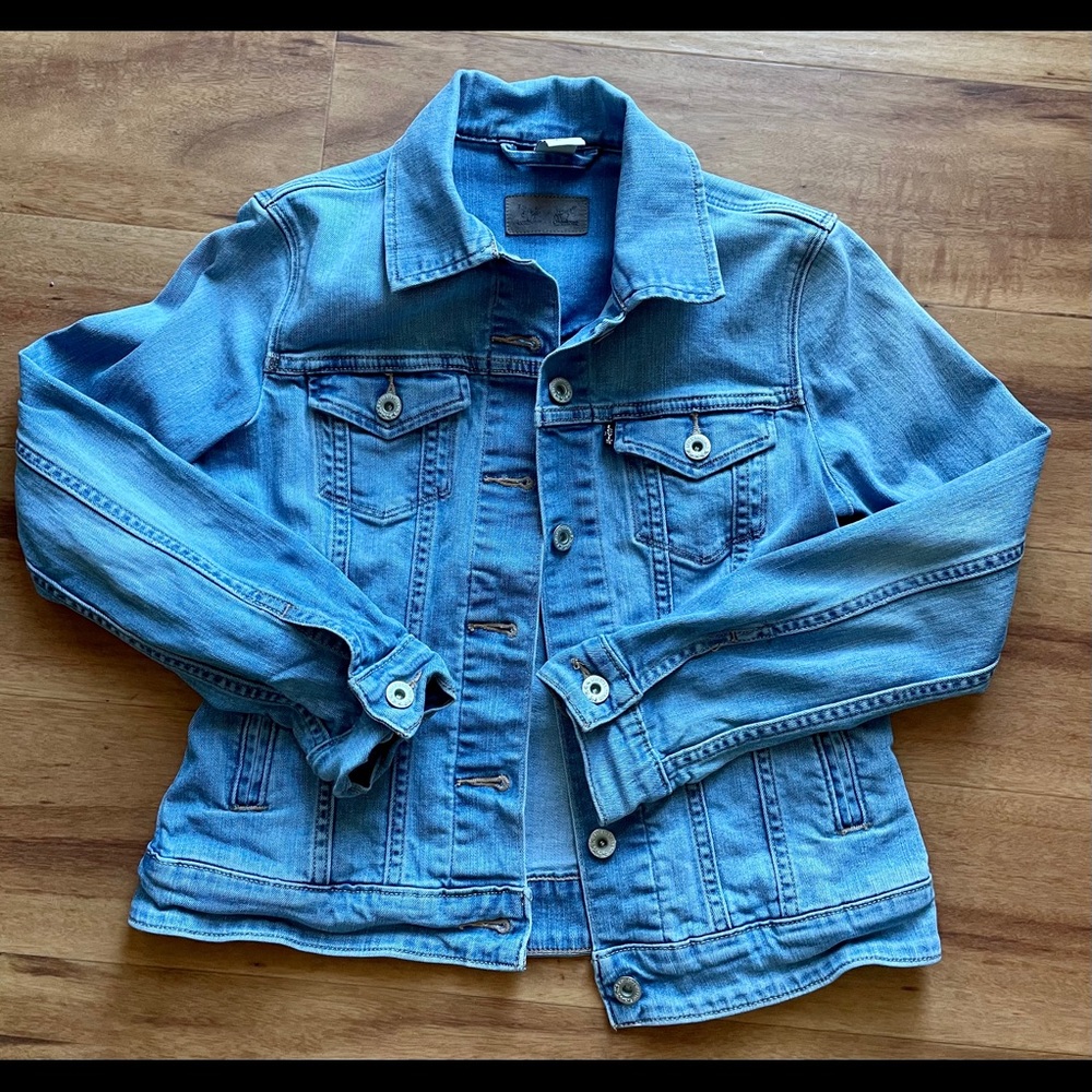 Ladies Small Levi’s Denim Jacket